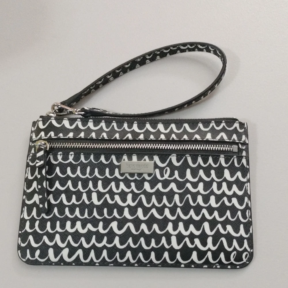 Kate Spade Shore Street Pop Scallop Tinie Wristlet Black White Clutch